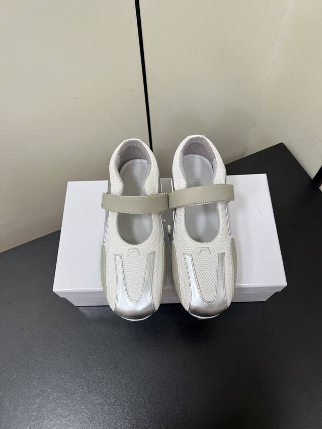 Offnen 25Aw Mary Jane sneakers Suivi means the small steps in ballet. Based on b
