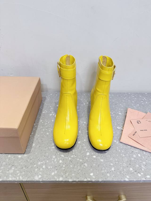 Miumiu Miu Miu 25Ss autumn and winter new retro thick heel short boots catwalk s