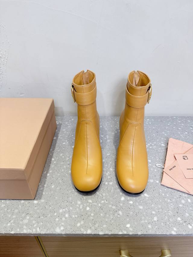 Miumiu Miu Miu 25Ss autumn and winter new retro thick heel short boots catwalk s
