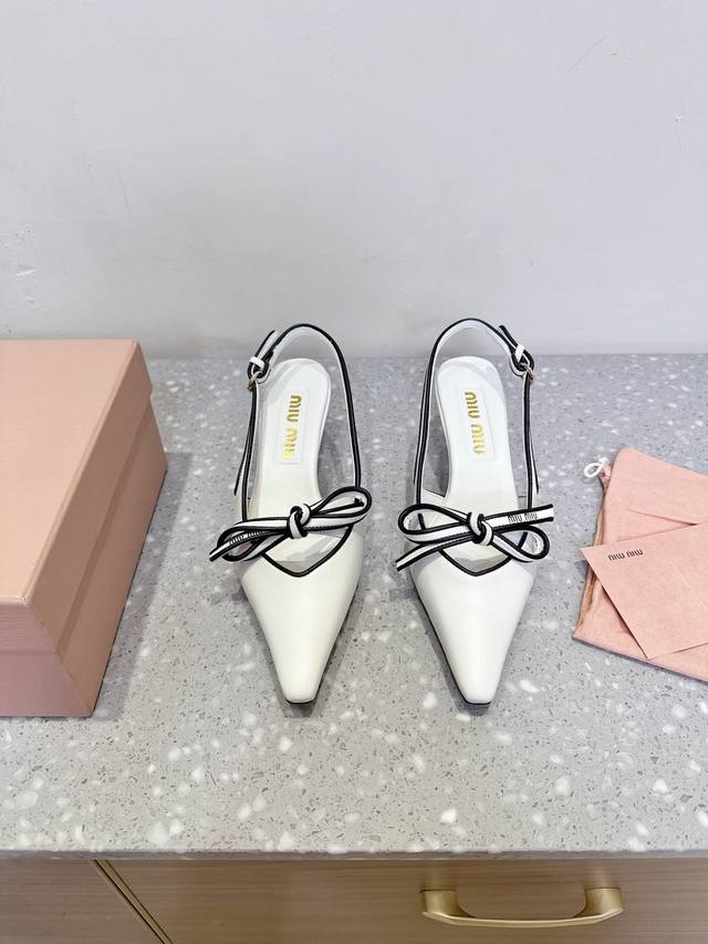 4.5Cm Miumiu Miu Miu 25Ss Spring and Summer New Retro Bow Pointed High Heel Sand