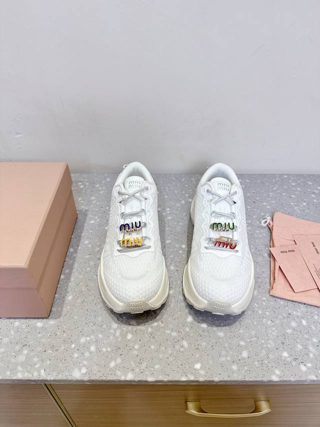 buckle +45, please note when placing an order. Miumiu's latest retro couple thi