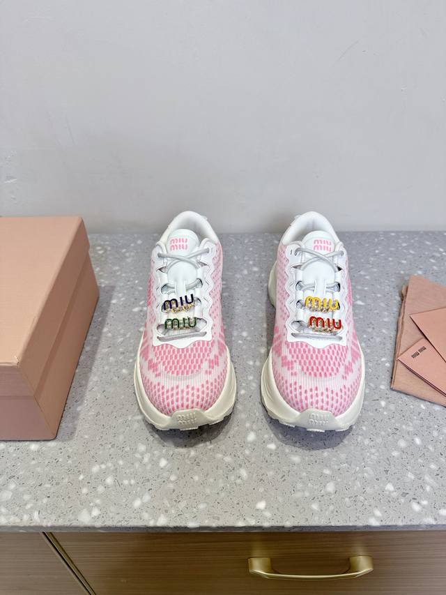 buckle +45, please note when placing an order. Miumiu's latest retro couple thi