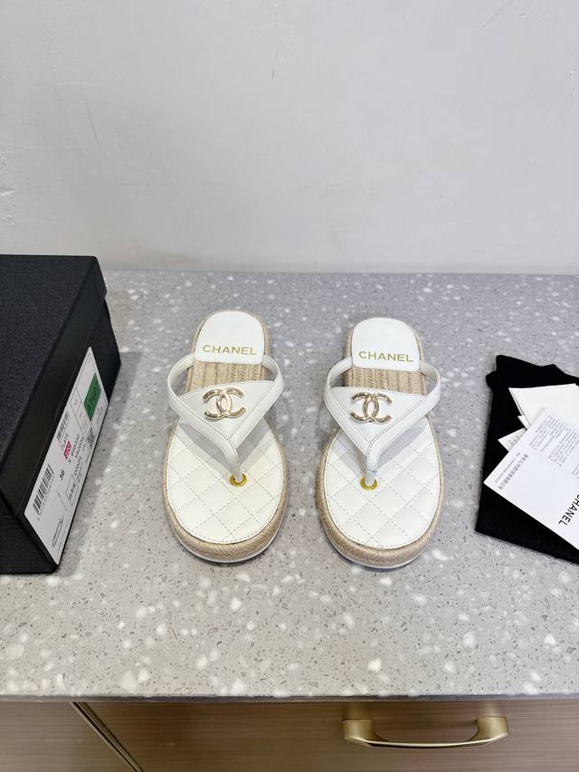 Chanel Chanel 25Ss spring and summer new flip flops Versatile and slimming style