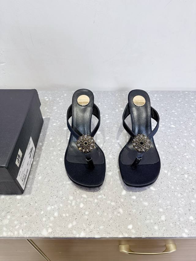 Saint Laurent 25Ss new spring and summer high-heeled flip-flops Many celebrity f