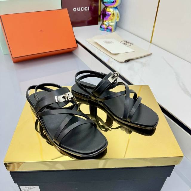 Hermes Kelly Buckle Thin Strap Roman SandalsCalfskin sandals with classic pallad