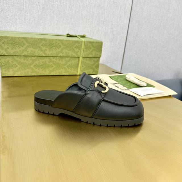 Leather velvet Gucci's latest limited edition Mule slippers. Top quality for sa