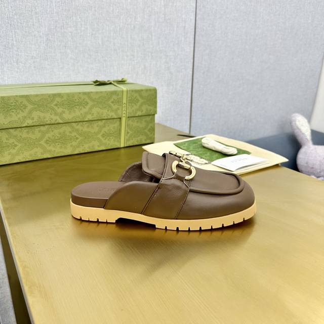 Leather velvet Gucci's latest limited edition Mule slippers. Top quality for sa