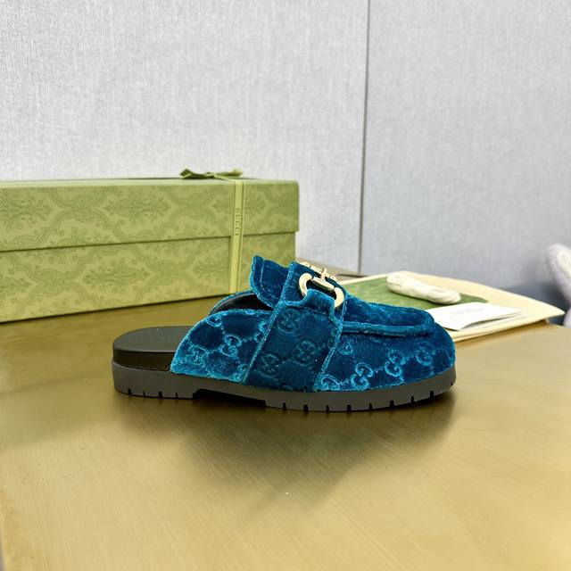 Leather velvet Gucci's latest limited edition Mule slippers. Top quality for sa