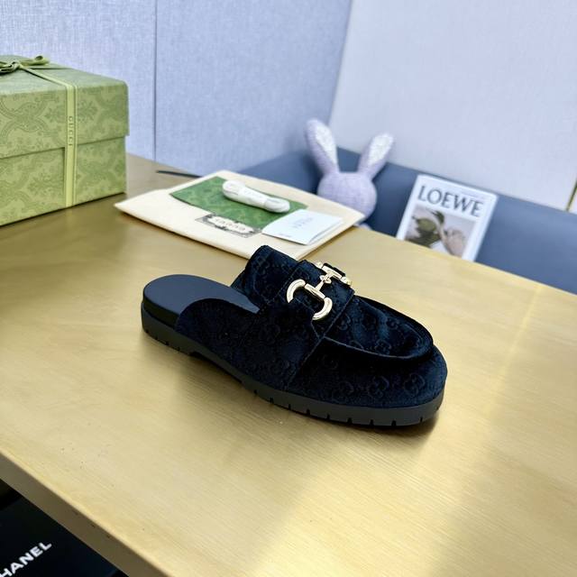 Leather velvet Gucci's latest limited edition Mule slippers. Top quality for sa