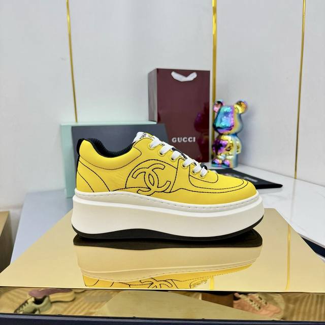 High quality!!! Chanel 25A latest thick-soled casual sports shoes counter synch
