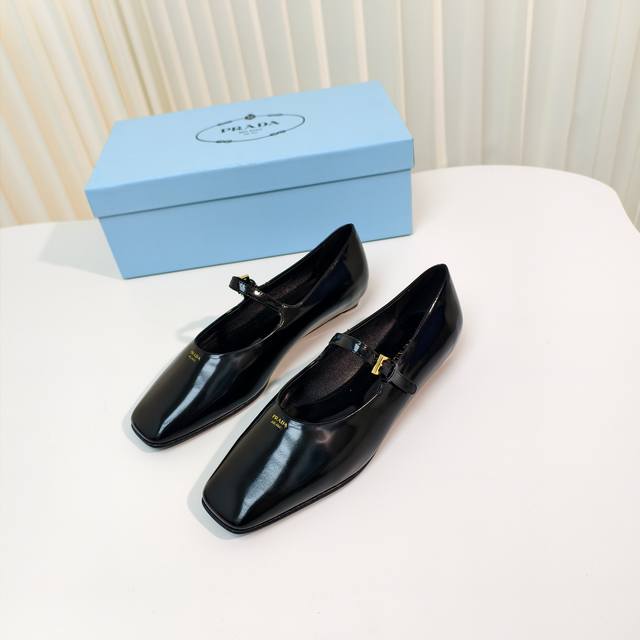 Original development and purchasing level Prada 25Ss spring and summer new flat