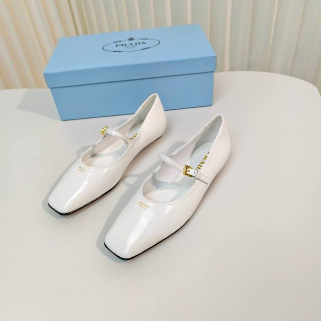Original development and purchasing level Prada 25Ss spring and summer new flat