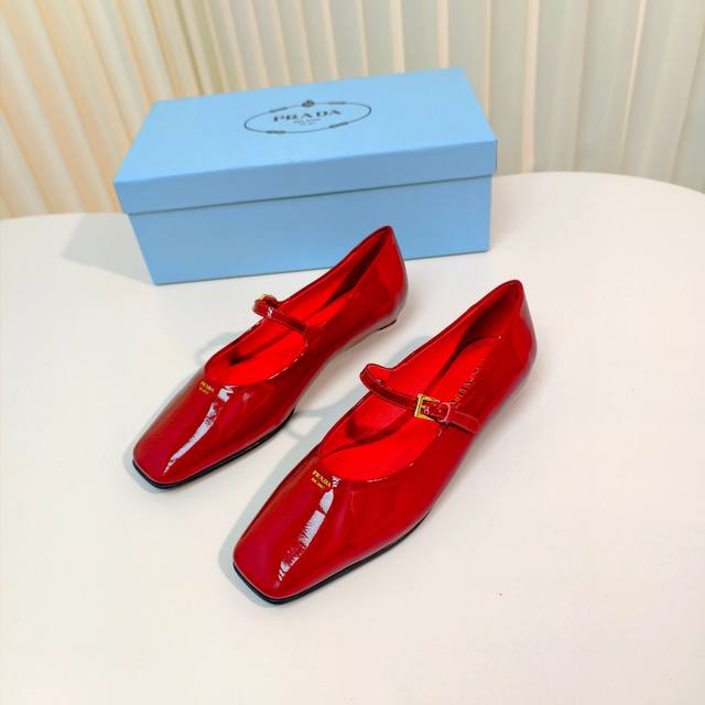 Original development and purchasing level Prada 25Ss spring and summer new flat