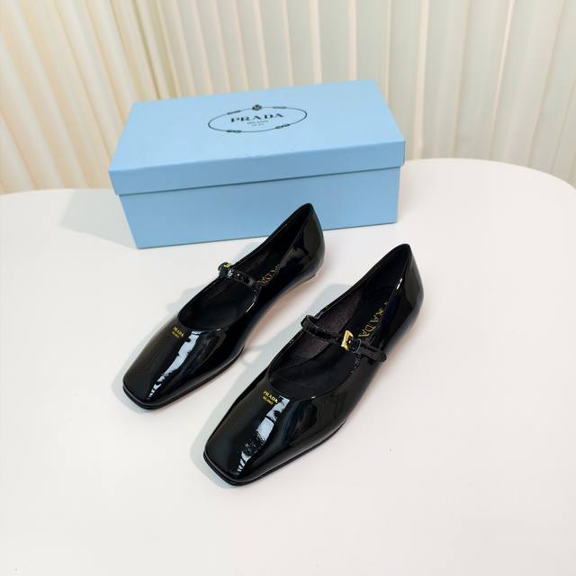 Original development and purchasing level Prada 25Ss spring and summer new flat