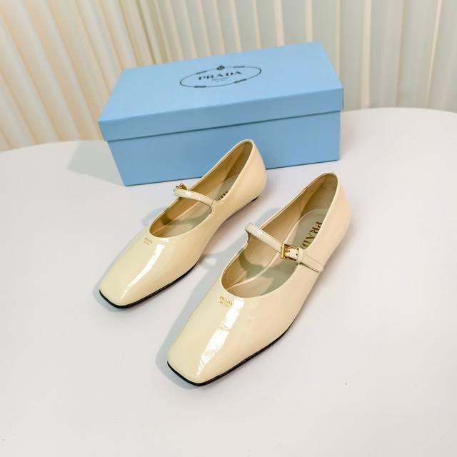 Original development and purchasing level Prada 25Ss spring and summer new flat