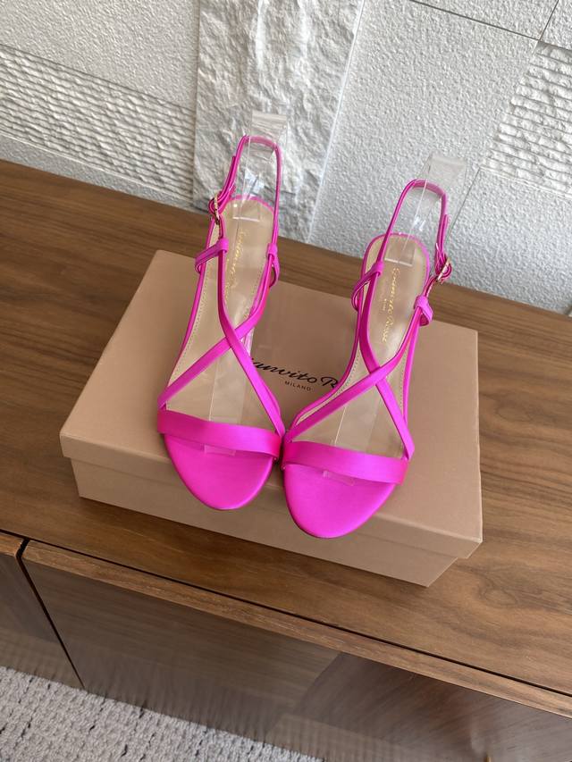 Top version: Gianvito Rossi 25Ss Summer new open toe one-strap Cross back strap