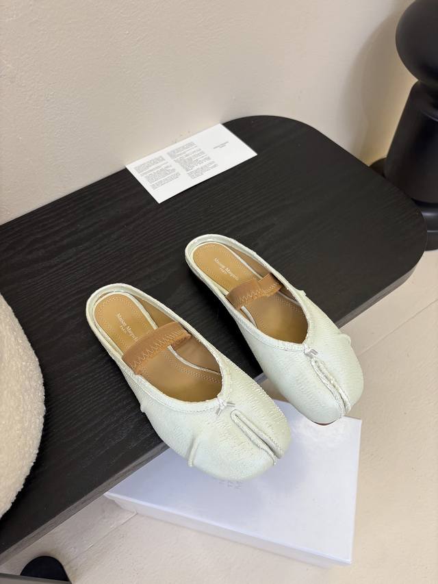 The purchasing version of Maison Margiela Tabi pleated ballet flats is so popul