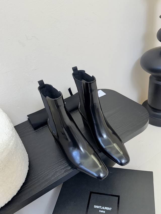 Saint Laurent short boots The pointed toe and stiletto heel complement each oth