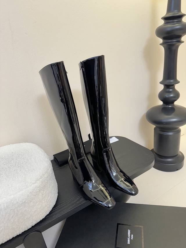 Saint Laurent boots The pointed toe and stiletto heel complement each other, ad