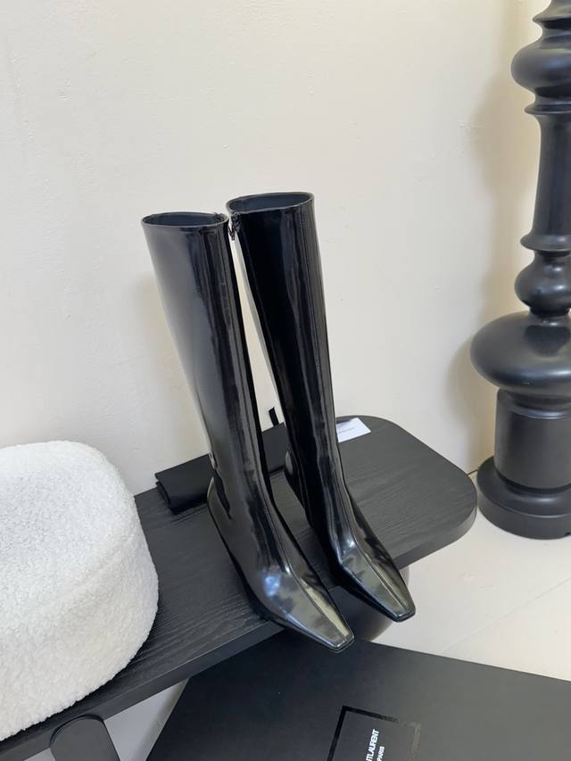 Saint Laurent boots The pointed toe and stiletto heel complement each other, ad