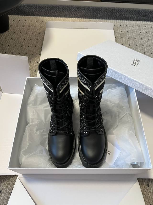 Dongguan-produced Dior-Major pair of light-soled embroidered short boots Handsom