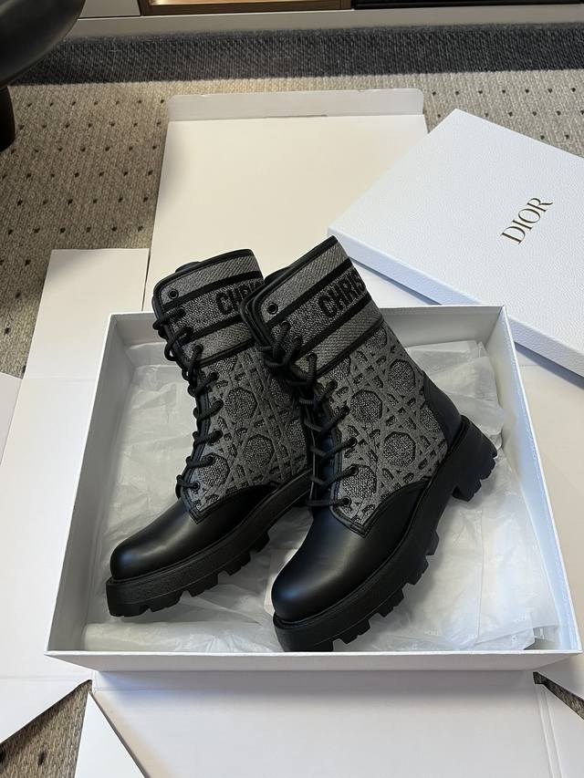 Gray Dior-Major pair of light-soled embroidered short boots made in Dongguan and