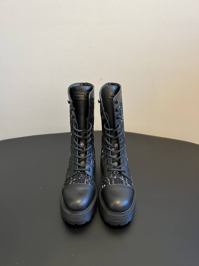 Dior-Major pair of light-soled embroidered short boots made in Dongguan. DDD. T