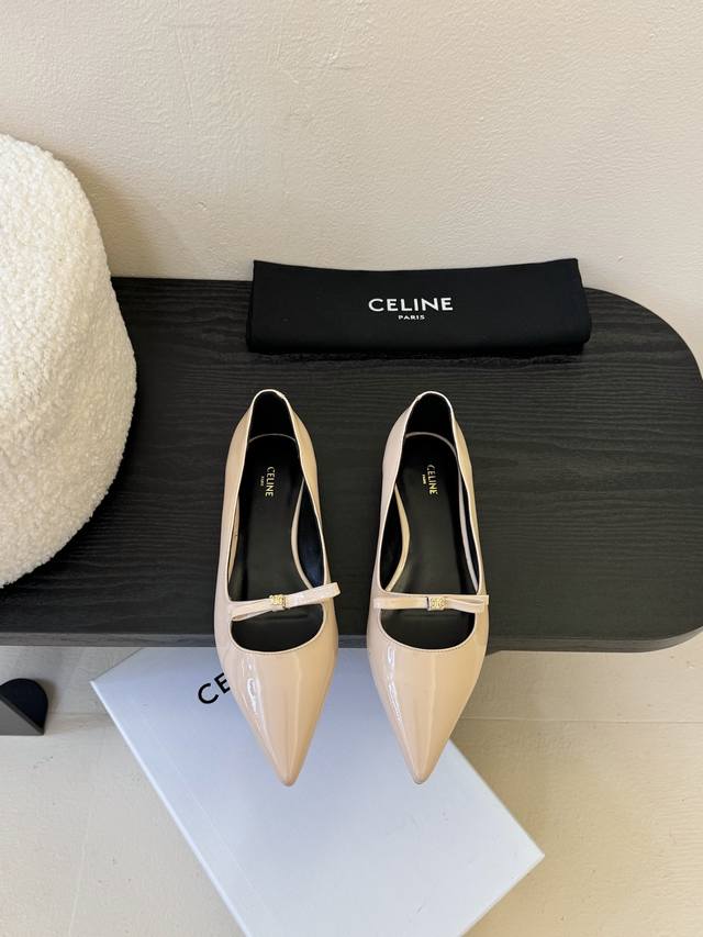 Celin*Classic retro pointed high heels Celin's series is really retro Unbeatable