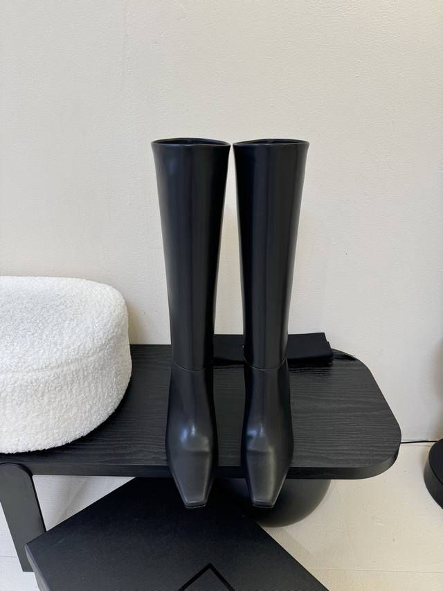 Saint Laurent boots The pointed toe and stiletto heel complement each other, ad