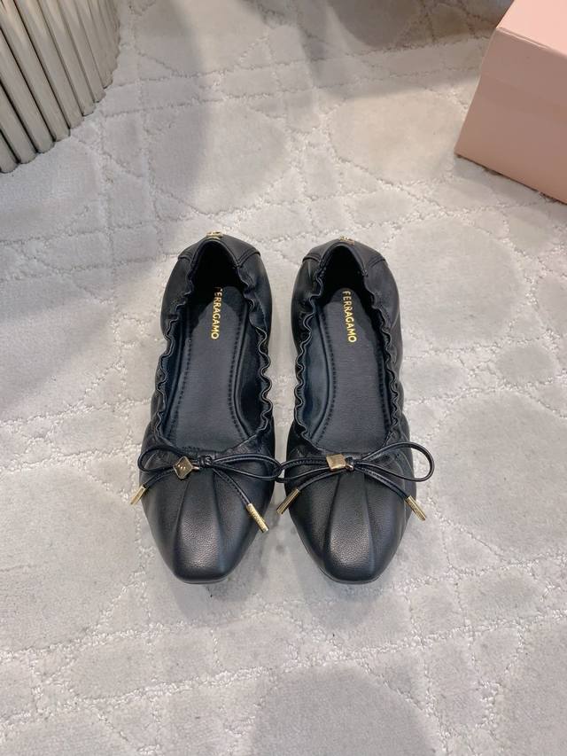 factory price P Ferragam* new flat shoes egg roll shoes design is very delicate