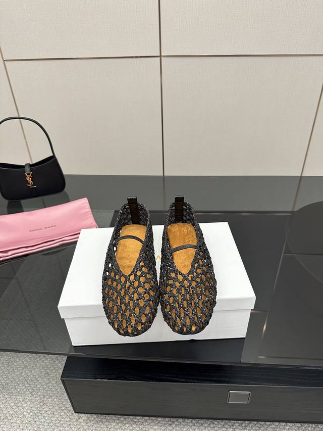 Abing Wang woven Mary Jane shoes minimalist style What is a sexy weapon? It must