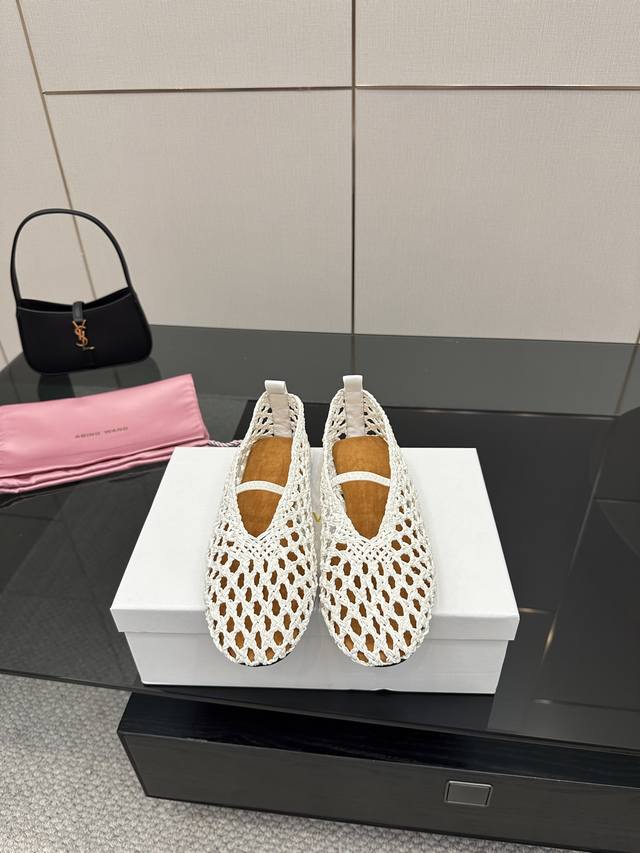 Abing Wang woven Mary Jane shoes minimalist style What is a sexy weapon? It must