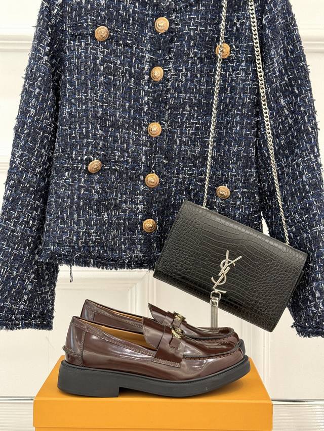 factory priceTod's classic metal buckle retro thick-soled loafersIt is based on