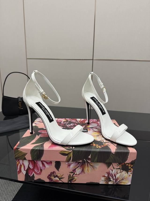 Dolce & Gabbana 25Ss buckle high-heeled sandals Upper: patent leather Lining: sh
