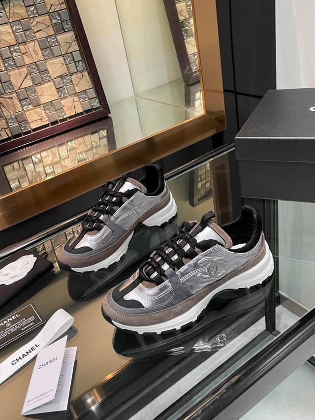 Chanel Chanel 25Ss latest white shoes, casual sports shoes, skateboard shoes, or