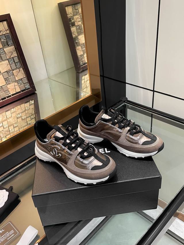 Chanel Chanel 25Ss latest white shoes, casual sports shoes, skateboard shoes, or