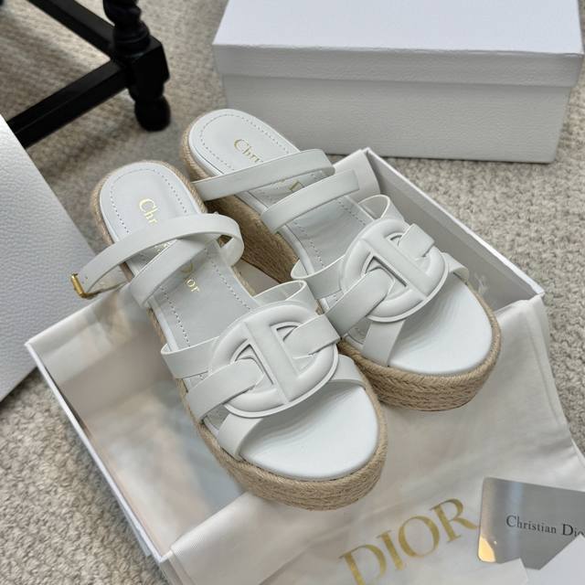 Heightening style Dior 25Ss summer high version new sandals. Simple and versatil