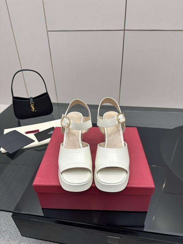 Valentino 25Ss Spring and Summer New Waterproof Platform High Heel Sandals A pai