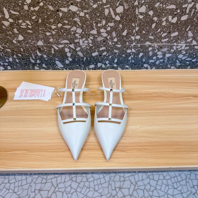 Valentino Valentino 2's hottest new product The new mules are so comfortable to