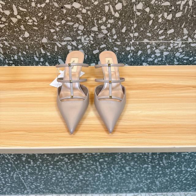 Valentino Valentino's hottest new product The new mules are so comfortable to we