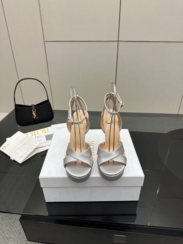 Dior's new spring and summer pearl heel cross-strap sandals. This style is perfe