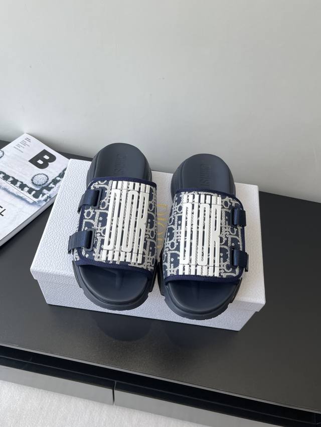 Dior 25Ss Spring and Summer New D-shaped Embroidered Thick-soled Sports Slippers