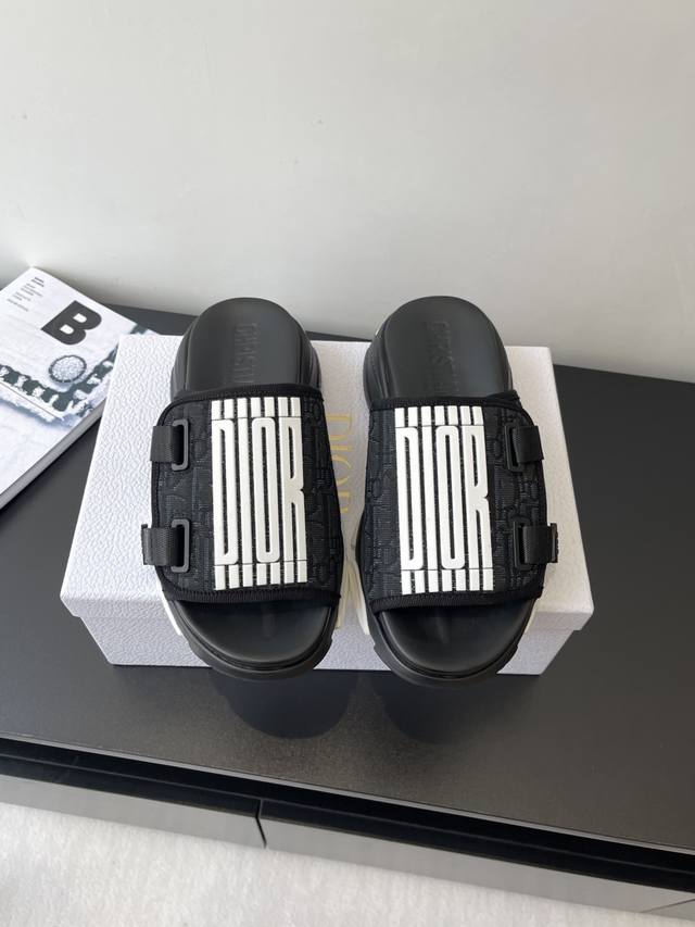 Dior 25Ss Spring and Summer New D-shaped Embroidered Thick-soled Sports Slippers