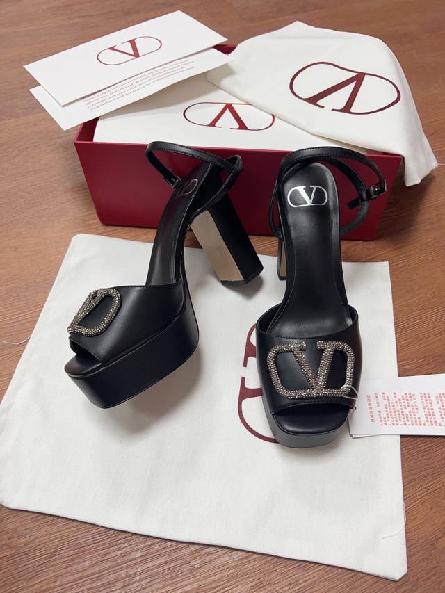 Valentin*2025 style - sky-high thick-heeled high heels, the same style as celebr