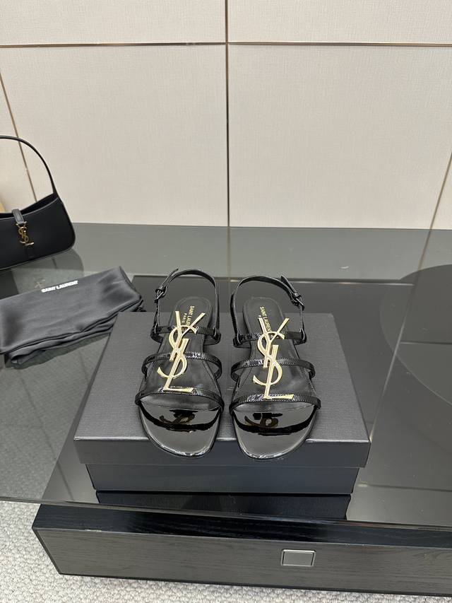 factory priceSaint Lauren*Ysl classic big logo flat sandals! This pair of sandal