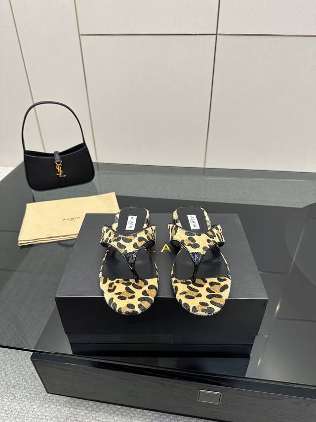 Alaa triangle flat slippers High Love Alaa High Love A pair that every blogger o
