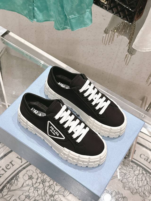 Top quality classic triangle mark Classic thick-soled biscuit shoes hot-selling