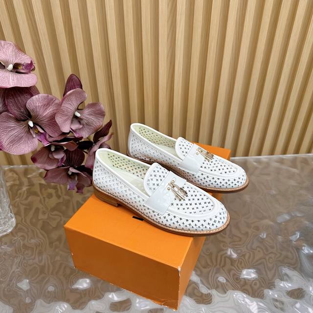 Lujia Early Spring New Arrival~LV Spring and Summer Hollow Lock Loafers are so c