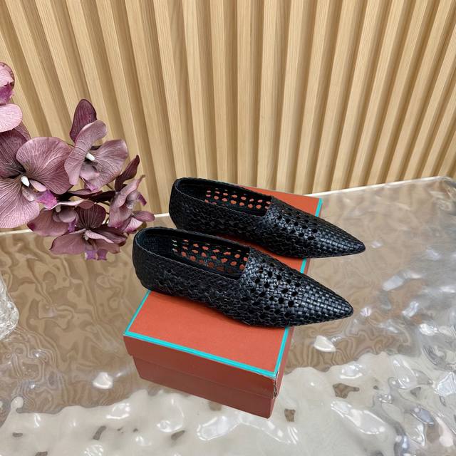 Loro Piana L Classic and beautiful woven loafers, round logo slippers, flat shoe