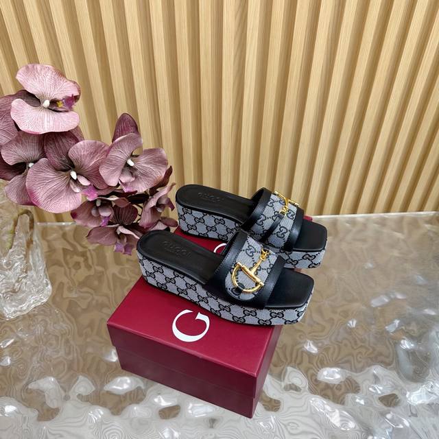 2025 New Gucci classic horsebit monogram thick-soled slippers Retro, fashionable